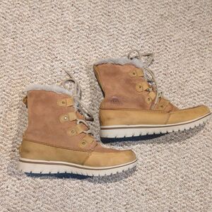 Sorel Women's Tan Brown Winter Lace-Up Boots with Fur Collar